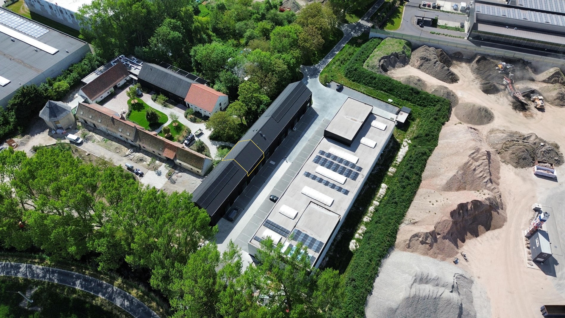 Casco kantoorruimte in het industrieterrein van Veurne - foto 1