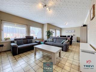 Groot en goed natuurlijk verlicht 2-kamerappartement aan de rand van het mooie park van Clabecq. Het bevindt zich op het 2de verdiep in een klein...