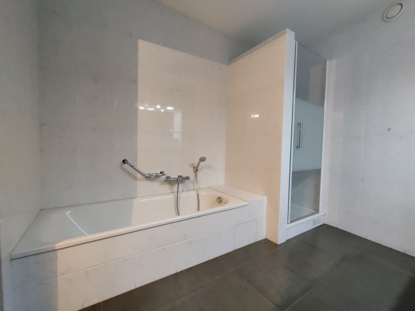 Prachtig, instapklaar appartement met 2 slaapkamers gelegen te centrum Geel - foto 5