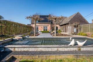 Op een uitzonderlijk rustige ligging, in een doodlopende straat te Buggenhout, bevindt zich deze charmante landelijke open bebouwing op een...