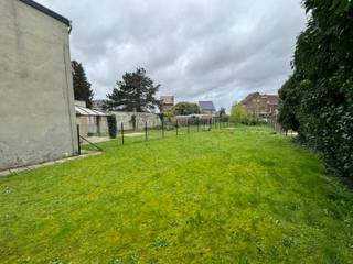 Immo Pické biedt U deze goed gelegen bouwgrond aan voor het bouwen van een gesloten bebouwing (tweegevelwoning) in Beersel.<br />Deze bouwgrond heeft een oppervlakte van 3a 12ca. <br />Breedte aan straatzijde: ongeveer 9,60 meter<br />Voor bijkomende inlichtingen aarzel zeker niet om het kantoor te contacteren (Tel.: 02 331 62 69).