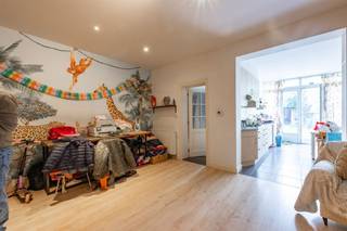 Opbrengsteigendom nabij het Rivierenhof.Het gebouw verkeert in een uitmuntende staat van onderhoud en bestaat uit drie appartementen met telkens één...