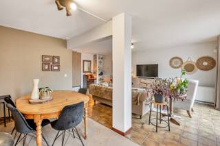 Dit appartement met twee ruime slaapkamers is gelegen in een zijstraat van de Heldenlaan. Op wandelafstand van winkels en alle faciliteiten.Veel...