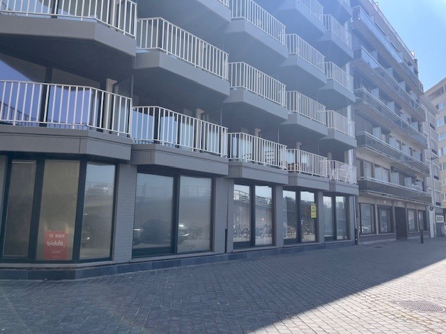 Ruime flat met frontaal zeezicht , zeer groot zonneterras gelegen in de residentie Beau Sejour, Oostende - foto 1