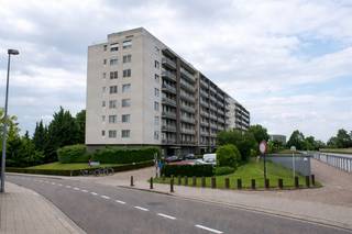 Op zoek naar een gunstig gelegen 1-slaapkamerappartement met terras en garage? Zoek niet verder!Dit appartement op de tweede verdieping is te...