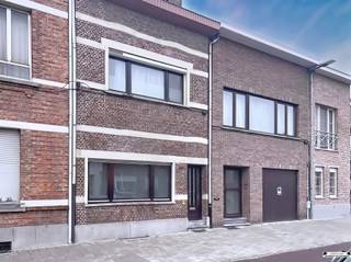 Interesting yield property for sale in Wilrijk, consisting of a student house with 5 licensed student rooms, ideal as an investment with...