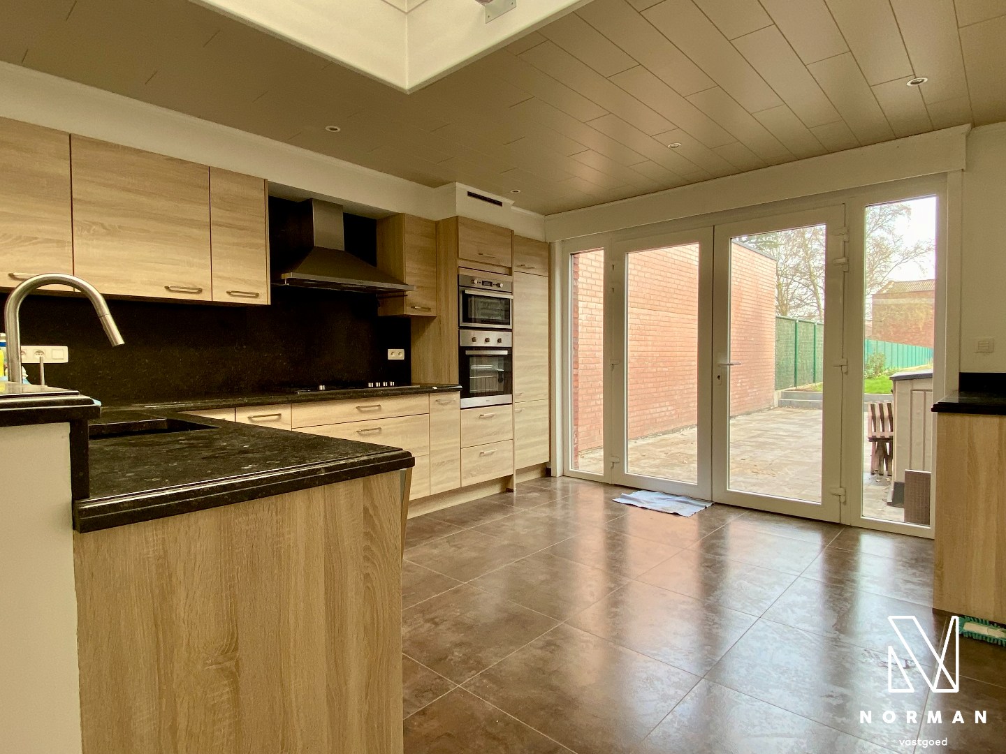 Hedendaagse woning met tuin en 3 slaapkamers op centrum-ligging. - foto 2