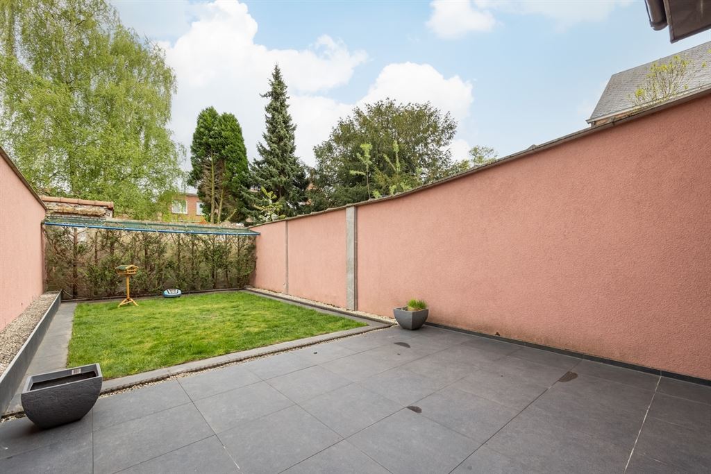 Energiezuinig gerenoveerde woning met garage - foto 3