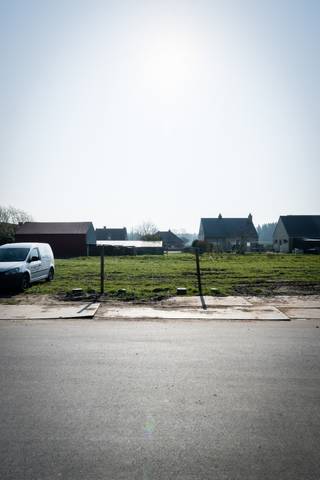 <strong>MARIA-AALTER - BOUWGROND LOT 5 - OB - Zonnedauwstraat. <br />Mooie bouwgrond van 494m² voor ruime OB.</strong><br /><br />Droom je ervan om je eigen woning te realiseren op een centrale locatie?<br />Deze bouwgrond van 494 m² is gelegen in de Zonnedauwstraat (doodlopende straat) en biedt de vrijheid en rust van een groene woonomgeving. <br /><br /><strong>Troeven van dit perceel:</strong><br />+ Geschikt voor eenopen bebouwing<br />+ 494 m² grondoppervlakte<br />+ Rustige ligging met vlotte verbinding naar het centrum, station en omliggende gemeenten<br />+ Vrije keuze van bouwstijl, architectuur en afwerking volgens budget en in samenspraak met onze bouwpartners voor maximale ontzorging. <br /><br />Een unieke kans voor wie op zoek is naar ruimte, flexibiliteit en een uitstekende locatie.<br />Contacteer ons vandaag nog voor meer informatie, de bouwvoorschriften of om het perceel zelf te ontdekken.<br /><br />Interesse? <br />09 216 84 51 of 0472 86 02 05 of stuur een mailtje naar sara@bcabouwtbeter.be