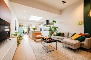LIGGINGDeze woning bevindt zich in het populaire Sint-Amandsberg en combineert een uitstekende bereikbaarheid met alle voorzieningen binnen...