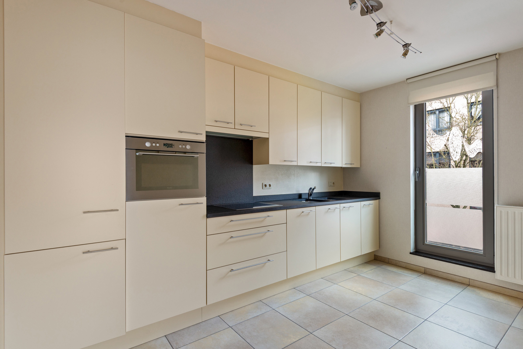 Lichtrijk hoekappartement gelegen in centrum Aartselaar - foto 2