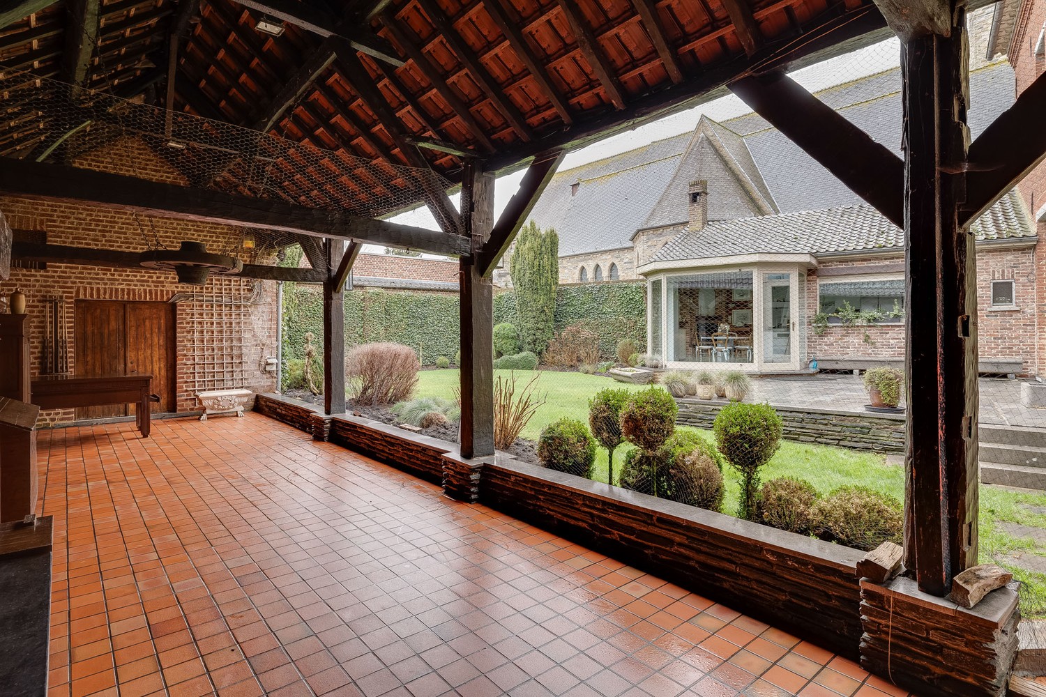 Karaktervolle burgerwoning met praktijk in Pajottegem - foto 4
