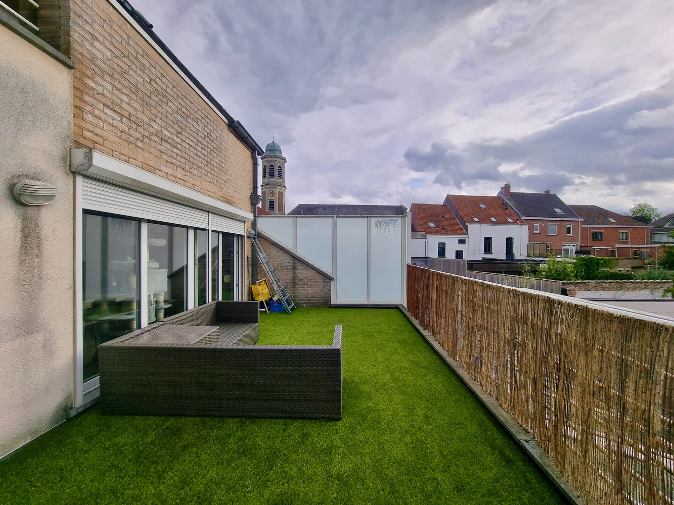 Ruim appartement met zonnig terras en autostaanplaats - foto 5