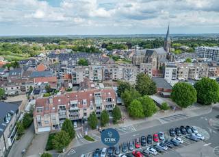 VERHUURD DUPLEX-APPARTEMENT OP EEN GUNSTIGE LOCATIE IN CENTRUM LANAKEN !<br /><br />We vinden dit appartement met een bewoonbare oppervlakte van 110 m² terug op een perceel van 13a 15ca in Lanaken. <br /><br />Voor meer informatie, neem zeker een kijkje op onze website via de volgende link: <br />https://www.sterkvastgoedmakelaars.be/detail/te-koop-appartement-lanaken/7423483?dosearch=True&flowstatus=ForSale,ForSaleReserved,ForSaleWithBid,ToCompleteForSale,SoldUnderReserve,Sold&pageindex=1&pagesize=12&searchpage=ForSale&sortdirection=DESC&sortfield=pub_flowstatus&transactiontype=Sale