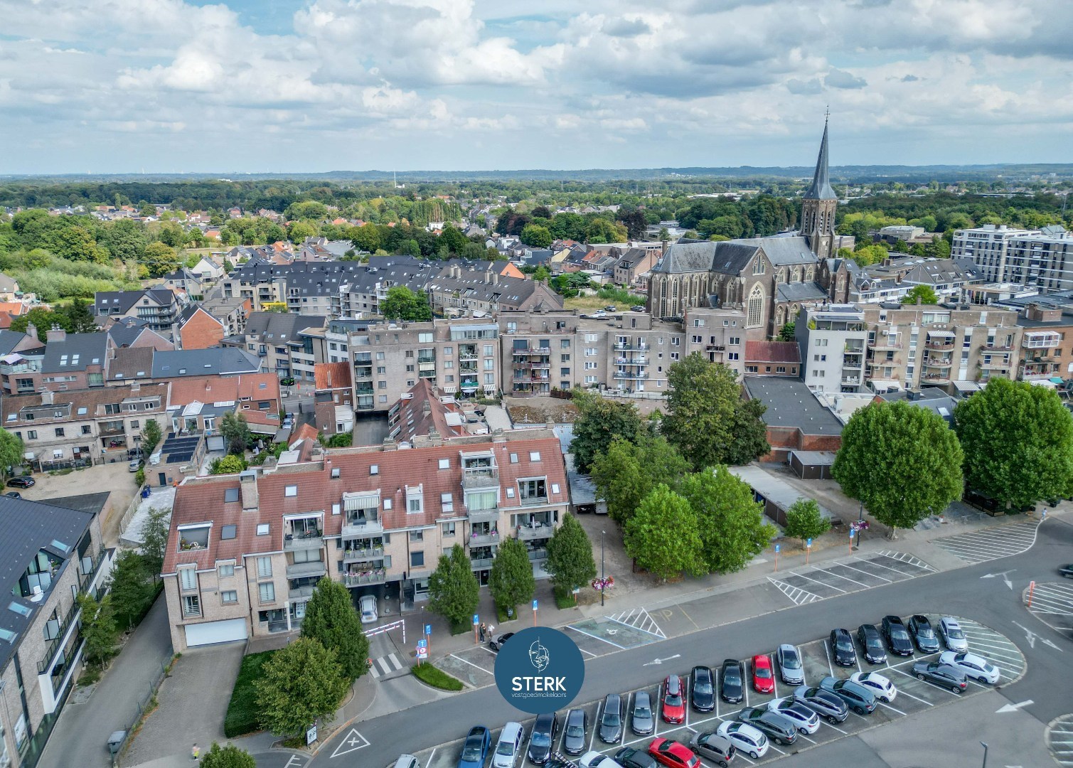VERHUURD DUPLEX-APPARTEMENT OP EEN GUNSTIGE LOCATIE IN CENTRUM LANAKEN ! - foto 3