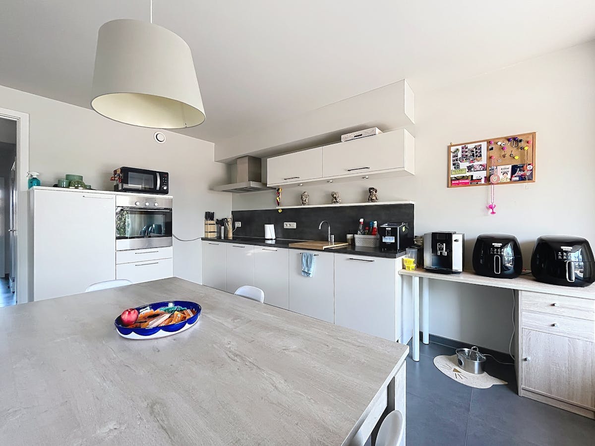 Lichtrijk appartement met 2 slaapkamers en staanplaats te huur in Brugge - foto 5