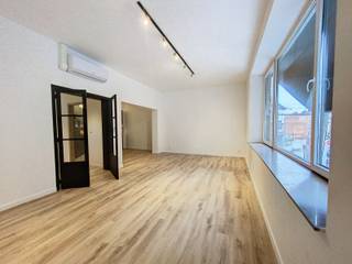 Lichtrijk appartement in het hartje van Tienen.Dit appartement ligt in een zeer rustig gebouw op het eerste verdiep. Bij het binnenkomen valt de...