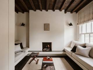 Op een bijzonder mooie locatie aan de Godefriduskaai bevindt zich deze unieke townhouse, ontworpen door architect Marc Merckx. Een woning...