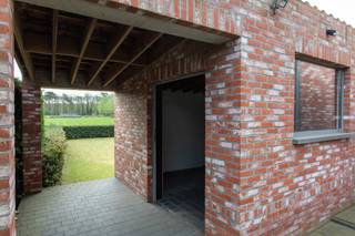 Gerenoveerde woning op een rustige en groene locatie te Wuustwezel, met een fraai uitzicht over de achtergelegen weilanden! De gezinswoning werd...