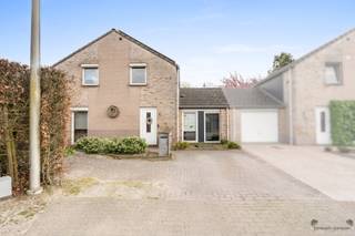 Deze charmante woning is gelegen op een perceel van 10a73ca en geniet van een rustige ligging met een prachtig, vrij uitzicht over de...