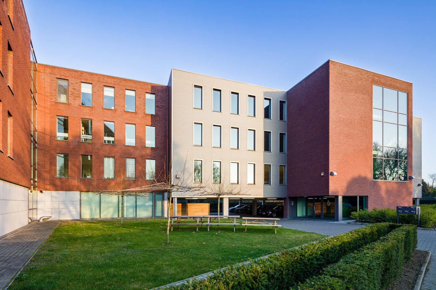 634 m² moderne en instapklare kantoorruimte nabij E17 ter Zele - foto 1