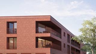 Welkom in De Stip, een vooruitstrevend nieuwbouwproject in Gentbrugge, gelegen tussen de Tennisstraat, Arthur Van Laethemstraat en de Bruiloftstraat, op de voormalige site van AA Gent en La Gantoise.

Hier woon je in een moderne, groene wijk met een sterke focus op duurzaamheid en leefkwaliteit. 
Project De Stip omvat 135 wooneenheden, verdeeld over 11 gebouwen:
- 66 eengezinswoningen met private buitenruimte
- 69 appartementen met ruime terrassen
- Commerciële ruimtes die zorgen voor extra levendigheid

De wijk is ontworpen als een laagdorpse woonomgeving met veel licht, groen en een gedeeld park
De Stip zet volop in op duurzaamheid met:
- E-peil lager dan E10
- Collectieve geothermische verwarming (BEO-veld)
- Waterbuffering en biodivers beplantingsplan
- Gebruik van duurzame materialen
- Lage energiekosten, optimaal comfort en 6% btw mogelijk bij aankoop.

De Stip ligt op een strategische locatie in Gentbrugge.

Troeven:
- Energiezuinige woningen (E-peil lager dan E10)
- Collectieve geothermie via ESCO
- 6% btw mogelijk
- Rustige, groene ligging
- Kwalitatieve architectuur

Contacteer ons vandaag voor meer informatie over de beschikbare appartementen en woningen op 0488 14 62 77.

De weergegeven renders dienen uitsluitend ter illustratie en kunnen afwijken van de uiteindelijke uitvoering. In geval van verschillen of interpretatieverschillen primeren steeds het lastenboek en de plannen op de visuele voorstellingen.