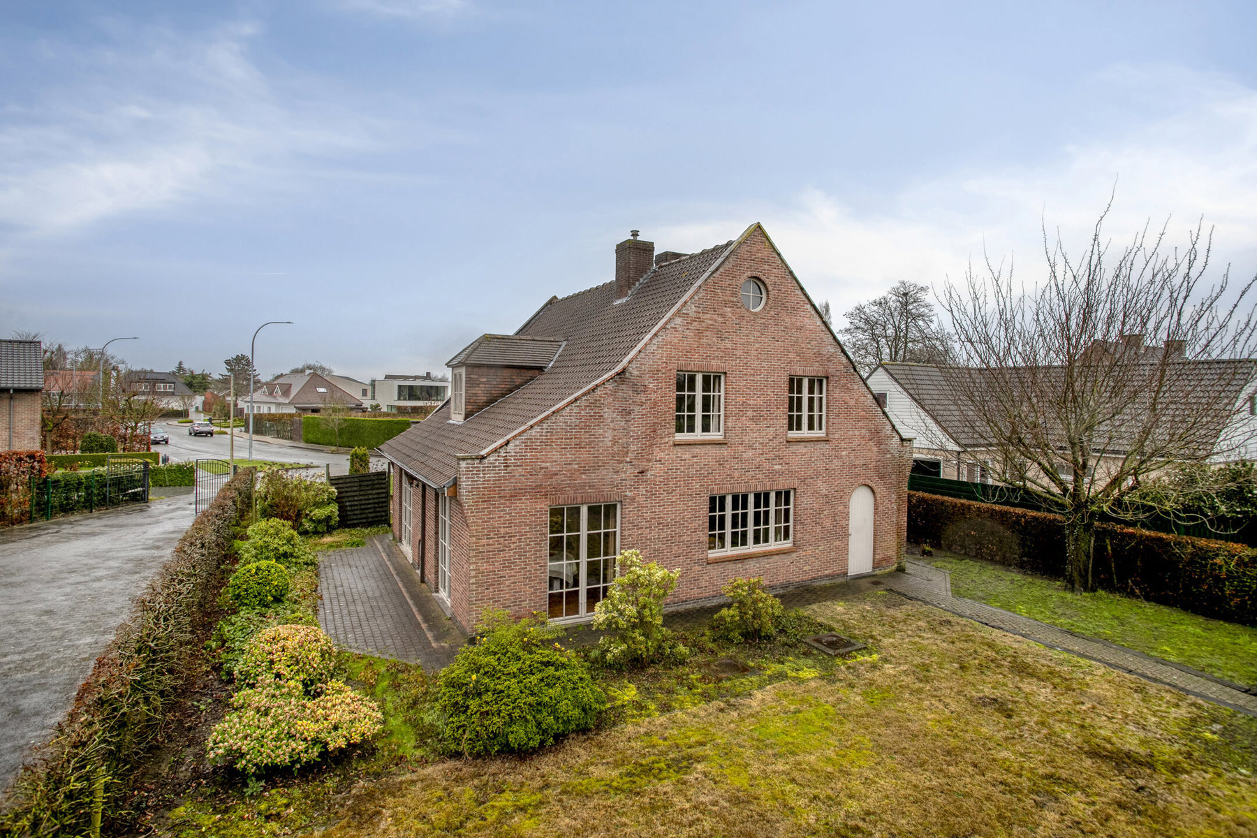 Zeer ruime villa met 4 slaapkamers!! - foto 1
