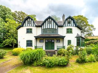 De Bloemenwerf werd in 1895 gebouwd in de wijk Dieweg door de beroemde architect Henry van de Velde als zijn persoonlijke woning. Gelegen op...
