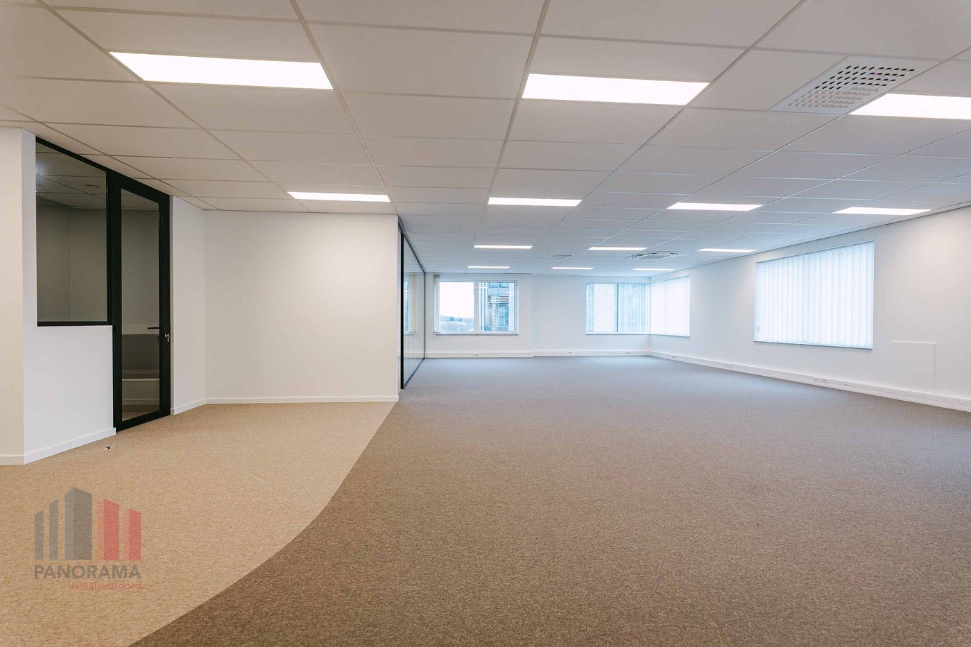 Fully renovated 409 m² office space in a prime location near the R0 - photo 3