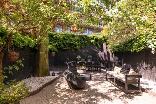 Prachtige gerenoveerde meesterwoning van ca. 460 m², oorspronkelijk ontworpen in 1879 door architect E. Leclef, gelegen in de...