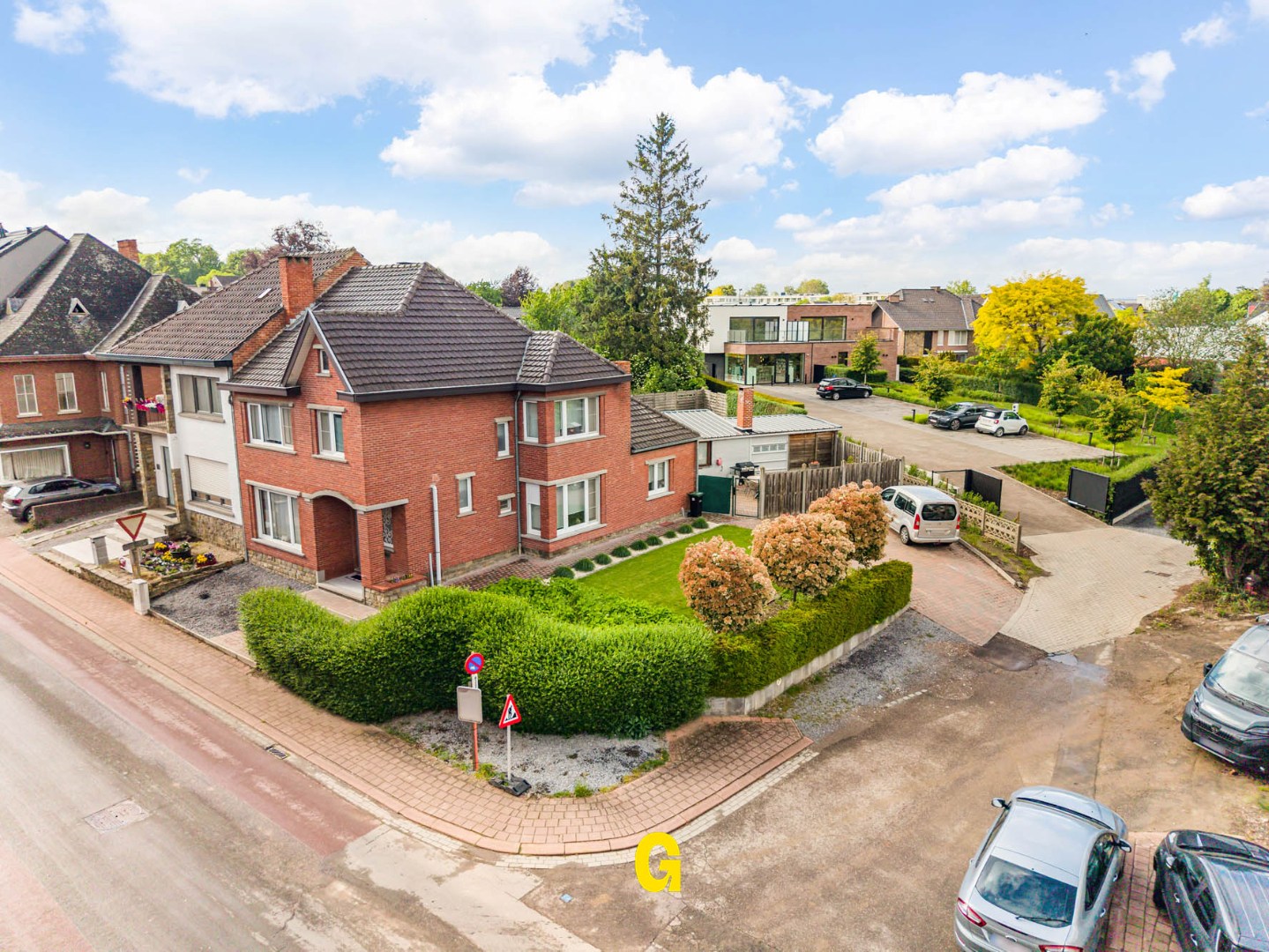 Knap gerenoveerde halfopen woning met drie slaapkamers en tuin op 4a 45ca, vlak bij het centrum van Hoeselt - foto 2