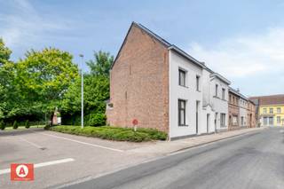 Bent u op zoek naar een knap gerenoveerde woning? En dit nabij het dorpsplein van Baasrode? Dan is deze woning met een bewoonbare oppervlakte van...