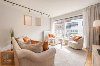 <br />Charmant gemeubeld appartement omgeving Dumortierlaan. De huurprijs is te verhogen met €50/maand forfait gemeenschappelijke lasten. <strong>Autostaanplaats in dezelfde residentie aan meerprijs ter beschikking...</strong><br />Indeling: woonkamer met zit- & eetgedeelte uitgevend op een balkon aan de straatzijde, halfopen keuken, gastentoilet, berging, badkamer met bad/douchecombinatie, wasplaats, twee slaapkamers met dubbel bed uitgevend op een terras - met buiten berging - aan de achterzijde, gemeenschappelijke fietsenberging op de -1. Contacteer ons vrijblijvend voor een bezoek en oordeel zelf!<br /><br /><br /><span><strong>Tehuurstelling onder voorwaarden; Zie www.more.be, "bijlagen" en onder voorbehoud van beschikbaarheid.</strong></span><br />