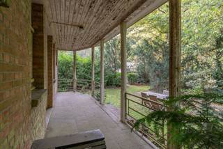 Bouwgrond / grondig te renoveren woning op 7.106m² grond.Indien afbraak en heropbouw voor nieuwe woning: * Het standaard gabarit (17-13-9) is...