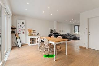 Deze gezellige woning is gelegen in de Stokerijstraat 18-20, op wandelafstand van het centrum van Roeselare én toch in een rustige omgeving...