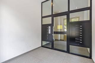 Tussen het kanaal en de Noordwijk, tegenover een wandelpark, in de Groendreef 7, te Brussel, in een karaktervol gebouw uit 1935,...