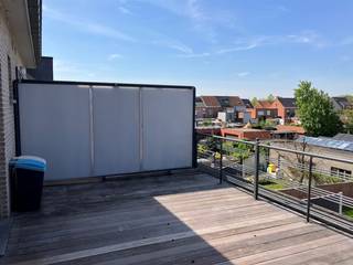 Instapklaar duplex-appartement met o.a. 2 slaapkamers , kelderberging, fietsenberging en groot terras. EPC = 150. Gemeenschappelijke kosten...