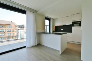 Uitstekend gelegen appartement in het centrum van de stad.Penthouse met 2 slaapkamers, ondergrondse kelder, ondergrondse parkeerplaats, en een...