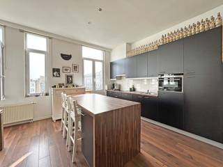 Dit lichtrijke duplex appartement is gelegen op een toplocatie op ’t Zuid, in de Graaf Van Egmondstraat, op de hoek van de Leopold De...