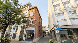 Dit opbrengsteigendom met studentenkamers en handelsruimte is gelegen op een absolute toplocatie aan de Paardenmarkt in Antwerpen en vormt...