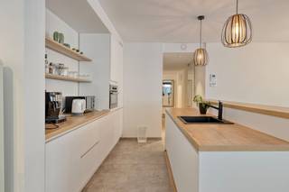Ervaar het beste van comfort en stijl in dit exclusief afgewerkt appartement van 124 m². Met 3 ruime slaapkamers, 26 m² terrassen en de mogelijkheid om een ondergrondse parkeerplaats mee aan te kopen, combineert dit appartement hoogwaardige afwerking, ruimte en centrale ligging. Een uitzonderlijke kans voor wie stijlvol en comfortabel wil wonen in het centrum.INDELING- praktische inkomhal met vestiairemogelijkheid- volledig uitgeruste open keuken- lichtrijke en ruime leefruimte met eetplaats- diverse ruime leefterrassen- berg- of wasruimte - 3 ruime slaapkamers- moderne badkamer met ligbad, douche, toilet en dubbele wastafelDe AI-visualisaties zijn bedoeld als inspiratie. Er werd geen rekening gehouden met technische specificaties, stedenbouwkundige voorschriften of de concrete mogelijkheden tot realisatie.Wens je meer info of een bezoek? Neem dan snel contact op met de dossierverantwoordelijke: Mathias via 0472 18 39 90 of mathias.lauwyck@dewaele.com!