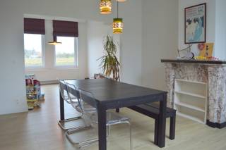 Deze warme, karaktervolle woning geniet van een uitstekende ligging in het bruisende centrum van Gullegem. Je woont hier op wandelafstand van...