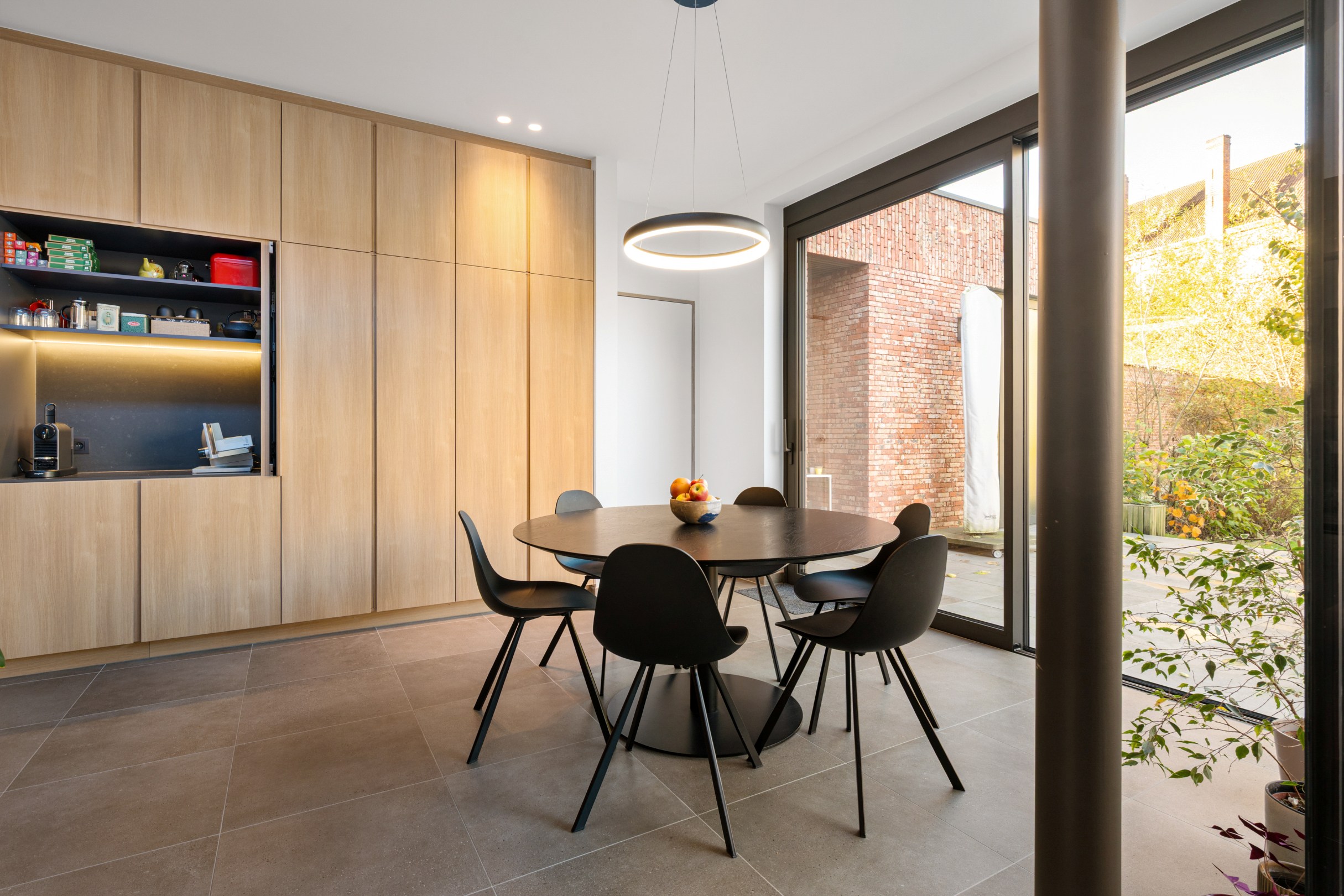 Charmante en ruime gerenoveerde herenwoning met dubbele garage in hartje Turnhout - foto 4