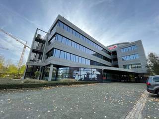 Bureau moderne de 576 m² à louer à DiegemIdéalement situé à seulement 650 m de la sortie Machelen (A201), avec un accès rapide au R0/E40. Excellente...