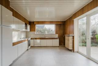 Deze rijwoning is gelegen in de rustige en gezellige Hoevewijk, een kindvriendelijke buurt met een warme bakker net om de hoek en op wandelafstand...