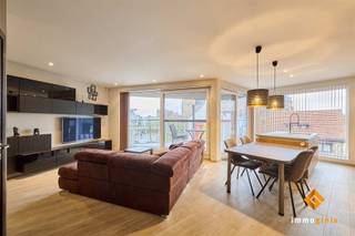 TOPLIGGING!  Volledig instapklaar 1-slaapkamerappartement in hartje Lommel. Indeling:Inkomhal, apart toilet, ruime living met open keuken, berging,...