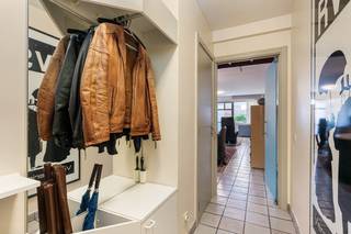 Bent u op zoek naar een appartement met iets meer (buiten)ruimte? Dan is dit mooie appartement de ideale match! Het appartement beschikt over...