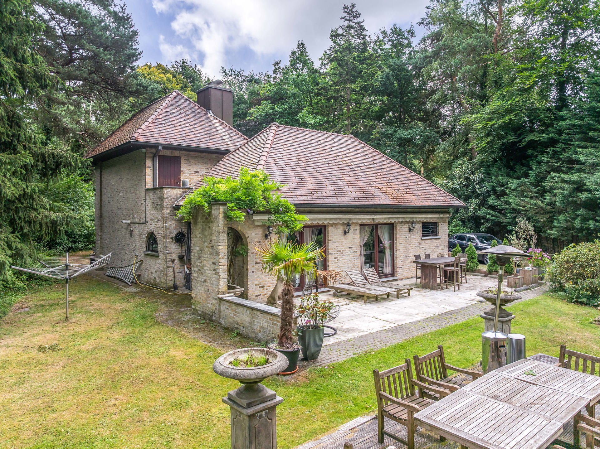 Woning met bijgebouw op groen domein van 3.905 m2 - foto 2