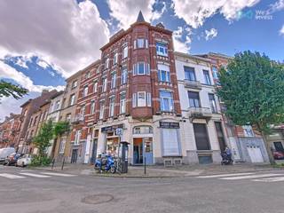 Info &amp; bezoeken: maxime.l@weinvest.be of 02 315 77 22<br /><br />We Invest biedt exclusief deze commerciële ruimte op de begane grond aan, ideaal gelegen aan de Rue de l'Intendant in Sint-Jans-Molenbeek.<br /><br />Deze ruimte van 65 m² bevindt zich op de begane grond van een gebouw met 4 verdiepingen. Het bestaat uit een grote ruimte, die wordt gebruikt als consumptieruimte. Daarna volgt een tweede ruimte die wordt gebruikt als keuken/voorbereidingsruimte. Aan de achterkant bevinden zich een gang, twee toiletten, een berging en een kelder in het souterrain. <br /><br />Het pand biedt een uitzonderlijke professionele omgeving dankzij de ligging, dicht bij het openbaar vervoer, lokale winkels en alle voorzieningen. De buurt is zowel levendig als handig voor het ontvangen van klanten of het doen van zaken, terwijl ze goed verbonden blijft met de rest van Brussel.<br /><br />Neem contact met ons op om een bezoek te regelen! Mis onze exclusieve aanbiedingen op onze website www.weinvest.be niet.