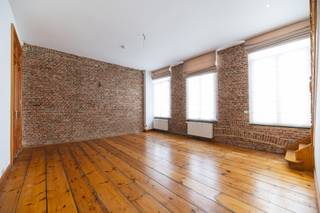 1000 BRUSSEL (rue de la Paille 30) - Ideaal gelegen in een klein straatje op 100 meter van de Zavelplaats, op de 2de verdieping van een gebouw...